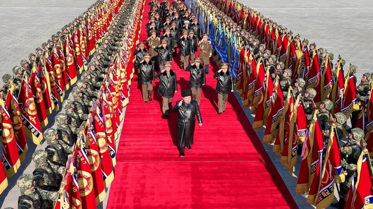 Kuzey Kore lideri Kim: "Ordumuzun savaş cephesi daha da genişleyecek"