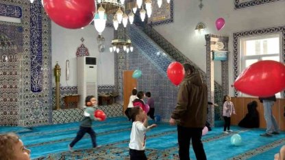 ’Maarifin Kalbinde Ramazan’ etkinliğinde minikler camiye götürüldü