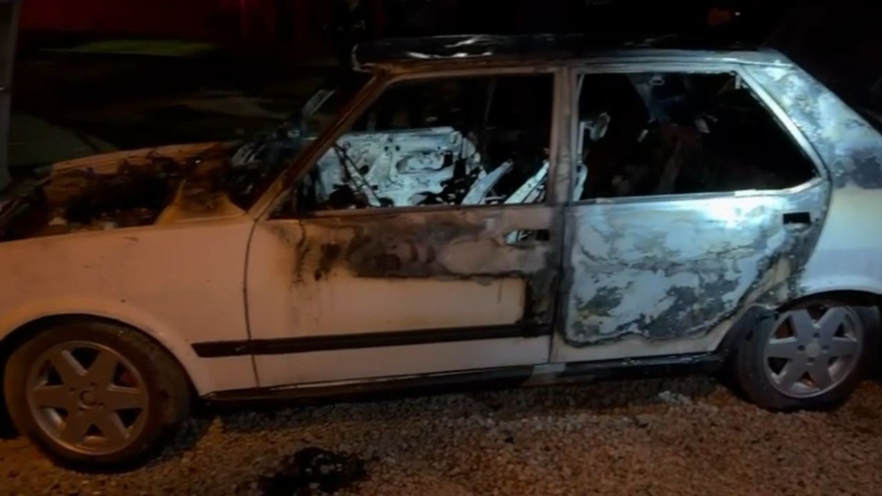 Malatya’da park halindeki araç yandı