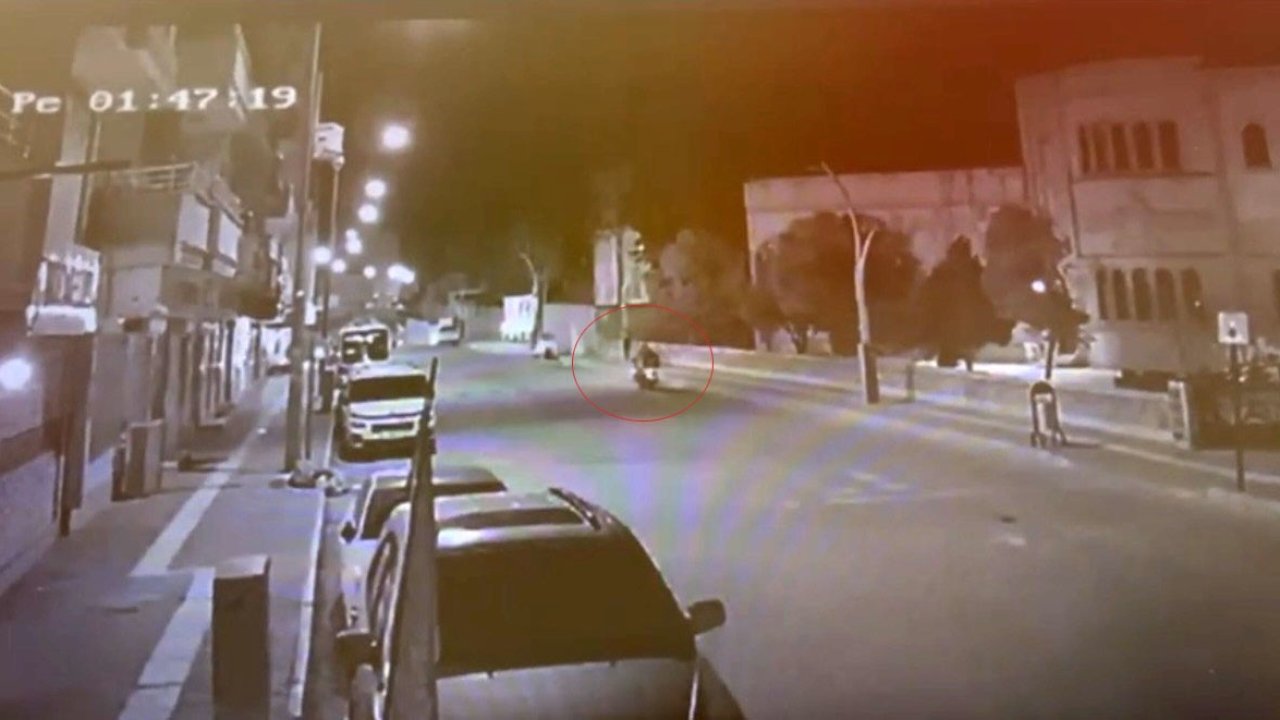 Mardin’de motosikletin kadına çarpma anı güvenlik kamerasına yansıdı