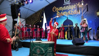 "Mehterin nefesi, Ramazan’ın sesi" Osmaniye’de sokakları şenlendirdi