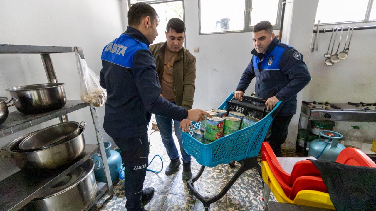 Merdiven altı imalathaneye mühür vuruldu