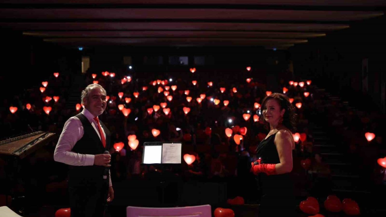 Merkezefendi’de Sevgililer Günü’ne özel "Aşka Dair" konseri büyük beğeni topladı