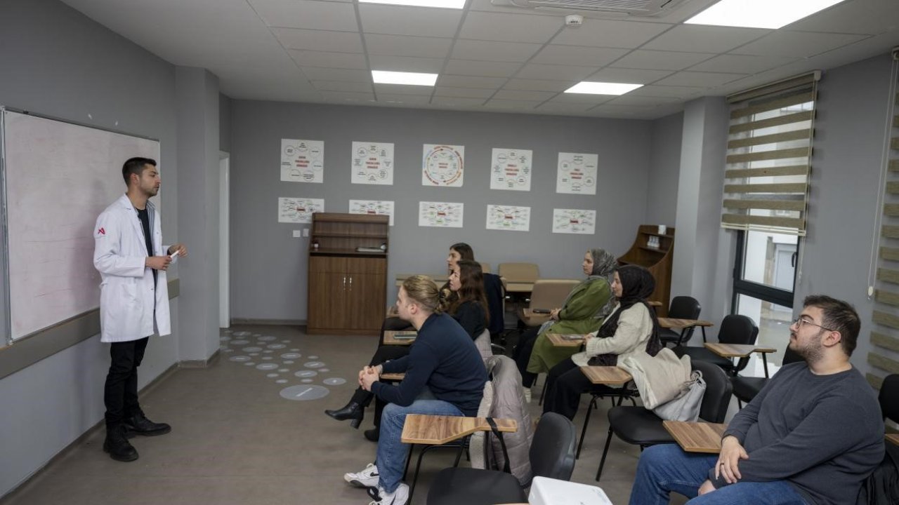 Mersin’de MERCEK kurslarıyla turizm sektörüne nitelikli personel yetiştiriliyor