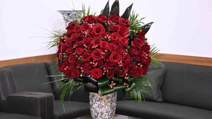 MHP lideri Bahçeli, Cumhurbaşkanı Erdoğan’a 72 gül ve özel tasarım tablo gönderdi