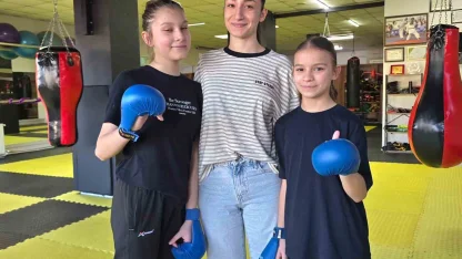 Milli sporcu Kızılaslan, minik karatecilerle bir araya geldi