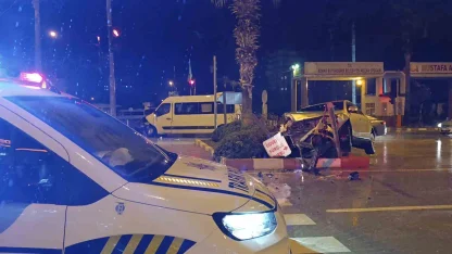 Minibüs ile otomobil çarpıştı: 4 yaralı