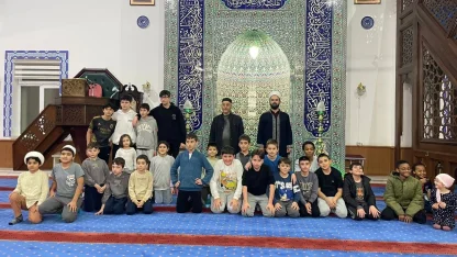 Minik kalpler camide buluştu: Tepebaşı’nda maneviyat ve oyun bir arada