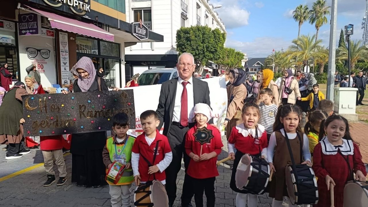 Miniklerden Ramazan davullarıyla renkli görüntüler oluşturdu