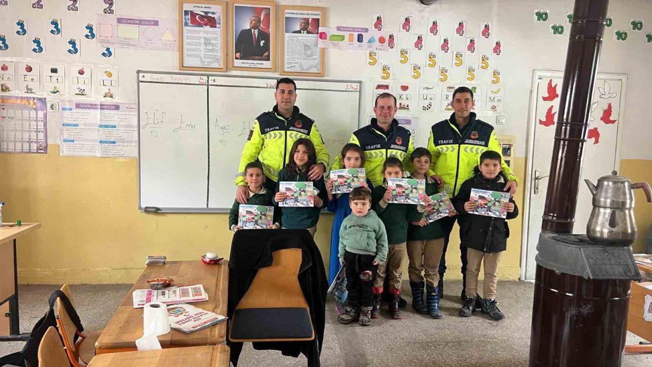 Muş’ta jandarmadan çocuklara trafik eğitimi