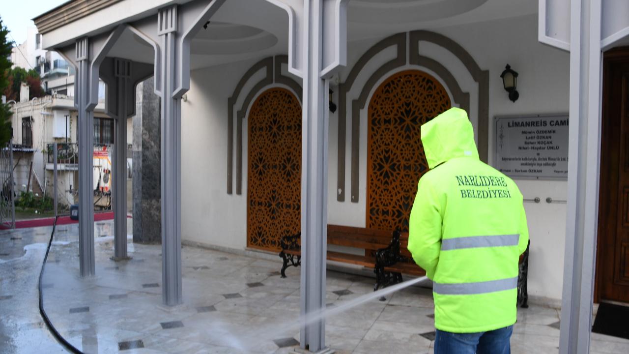 Narlıdere Belediyesi’nden Camilerde Temizlik Çalışması