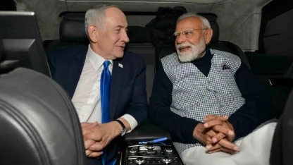 Netanyahu, Hindistan Başbakanı Modi’yi Hint kıyafeti giyerek karşıladı