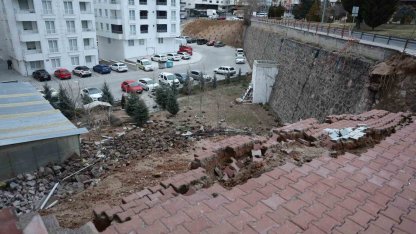 Nevşehir’de 15 metre yüksekliğindeki istinat duvarı çöktü
