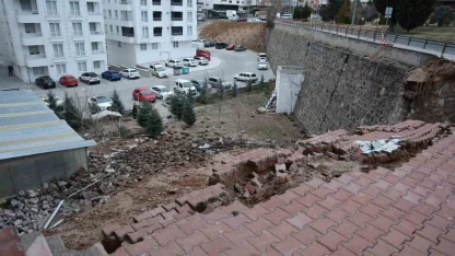 Nevşehir’de 15 metre yüksekliğindeki istinat duvarı çöktü
