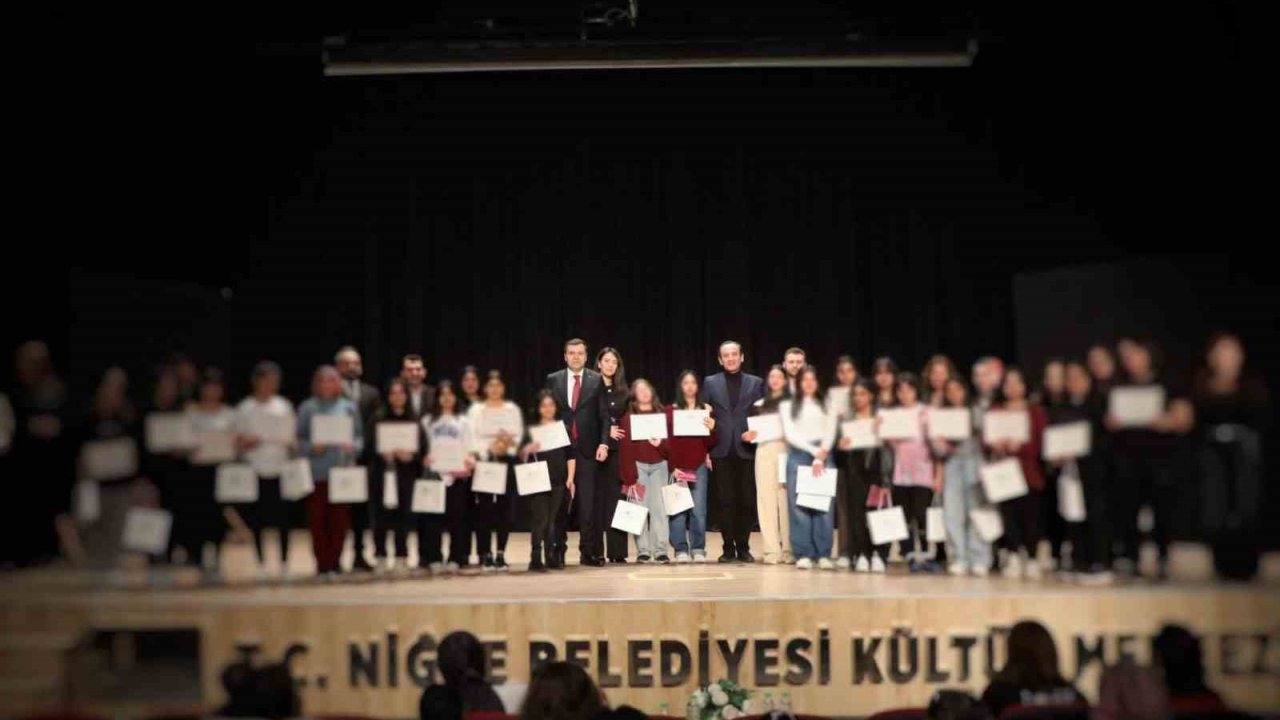 Niğde’de çocuklardan anlamlı tiyatro gösterisi