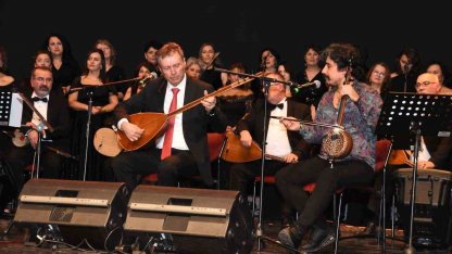‘Odunpazarı Halk Eğitimi Merkezi Türk Halk Müziği Korosu 52. Yıl Sanat Gecesi Konseri’ yoğun ilgi gördü