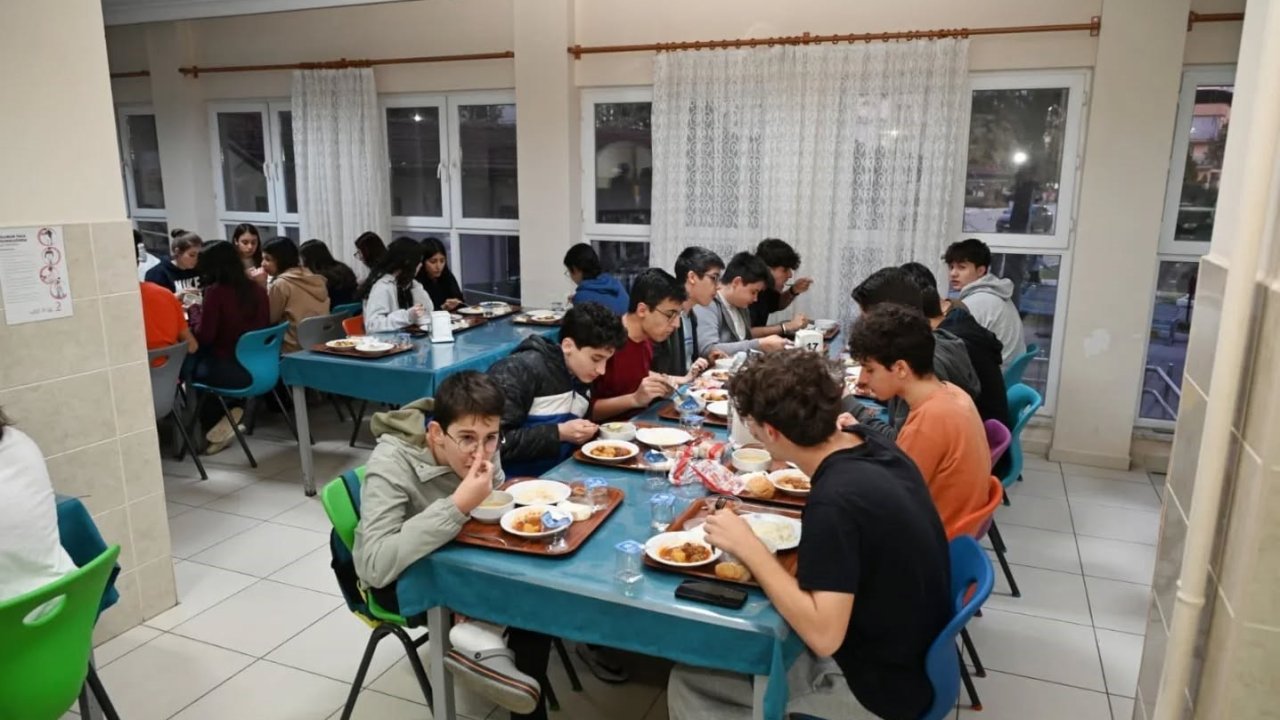 Öğrenciler iftar sofrasında bir araya geldi