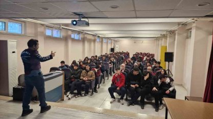 Öğrencilere yamaç paraşütü tanıtımı