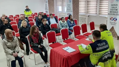 Okul servisi şoför ve rehber personeline trafik eğitimi