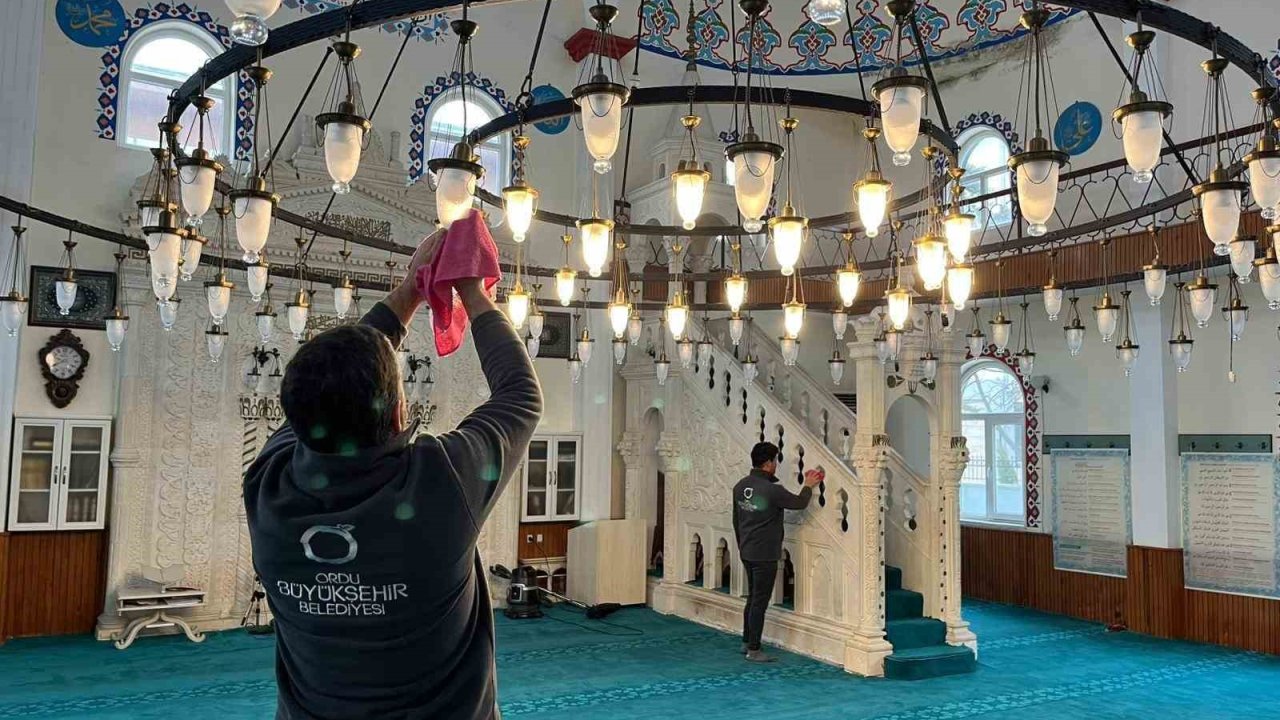 Ordu’da camilerde Ramazan temizliği
