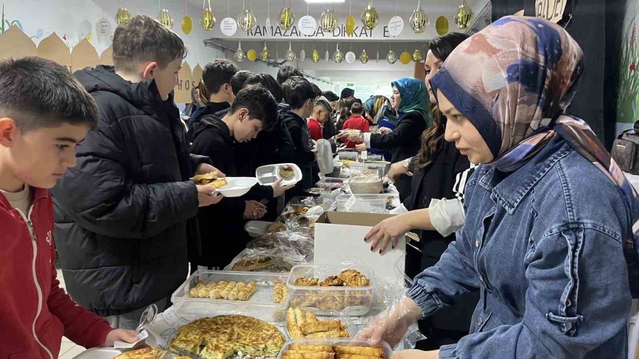 Ordu’da okulda düzenlenen hayır çarşısının geliri ihtiyaç sahiplerine