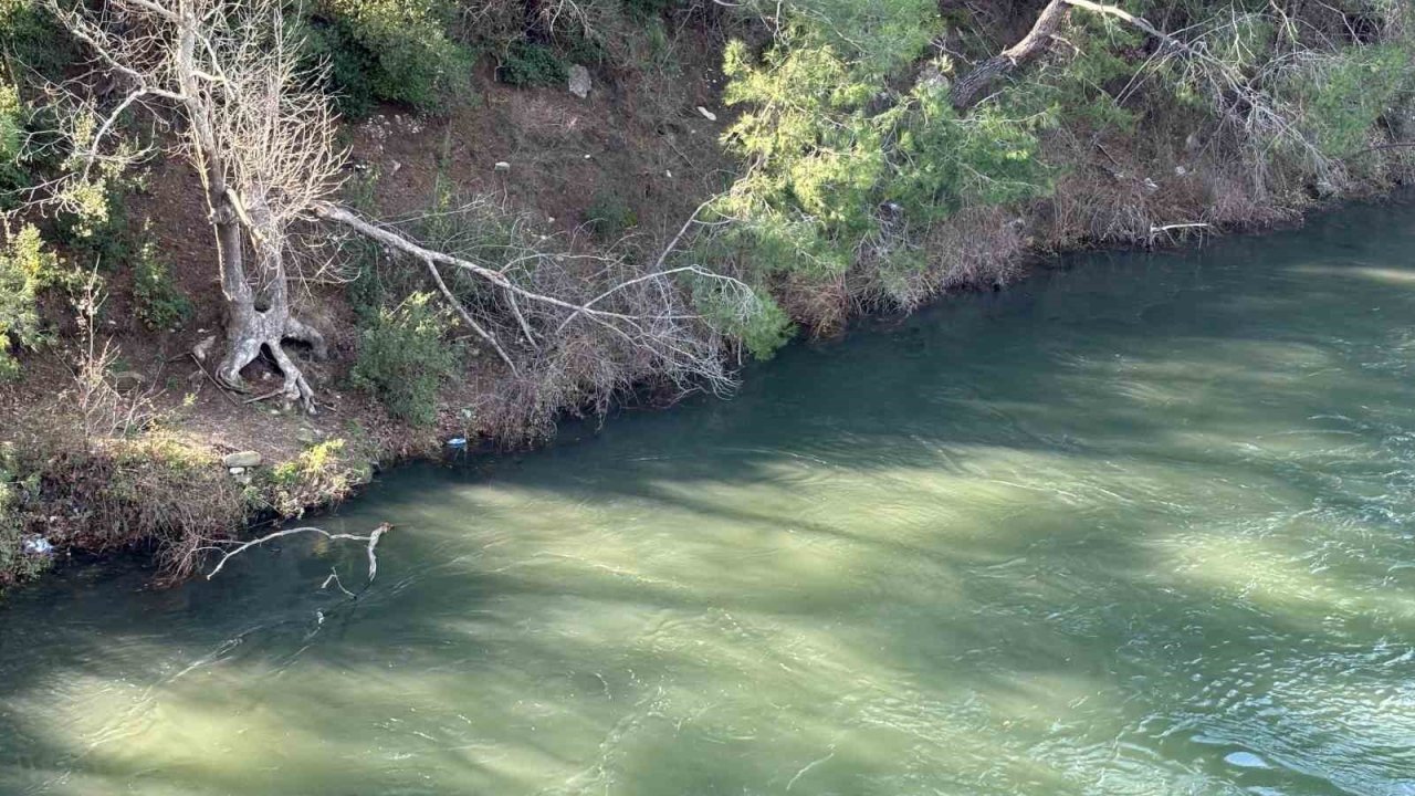 Osmaniye’de Aslantaş Barajı’nda yıllar sonra su tahliyesi başladı