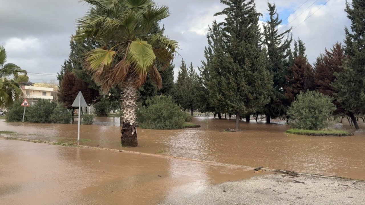 Osmaniye’de sağanak hayatı olumsuz etkiledi