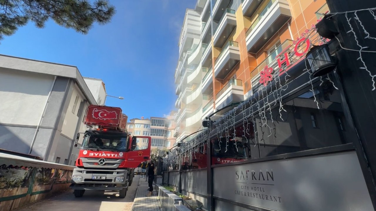 Otel yangınında mahsur kalan 8 kişi kurtarıldı