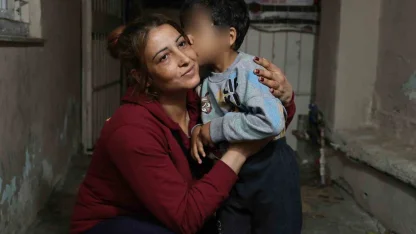 Otogarda söyledikleriyle yürekleri dağlayan çocuk ve ailesi, yeni evlerine kavuştu