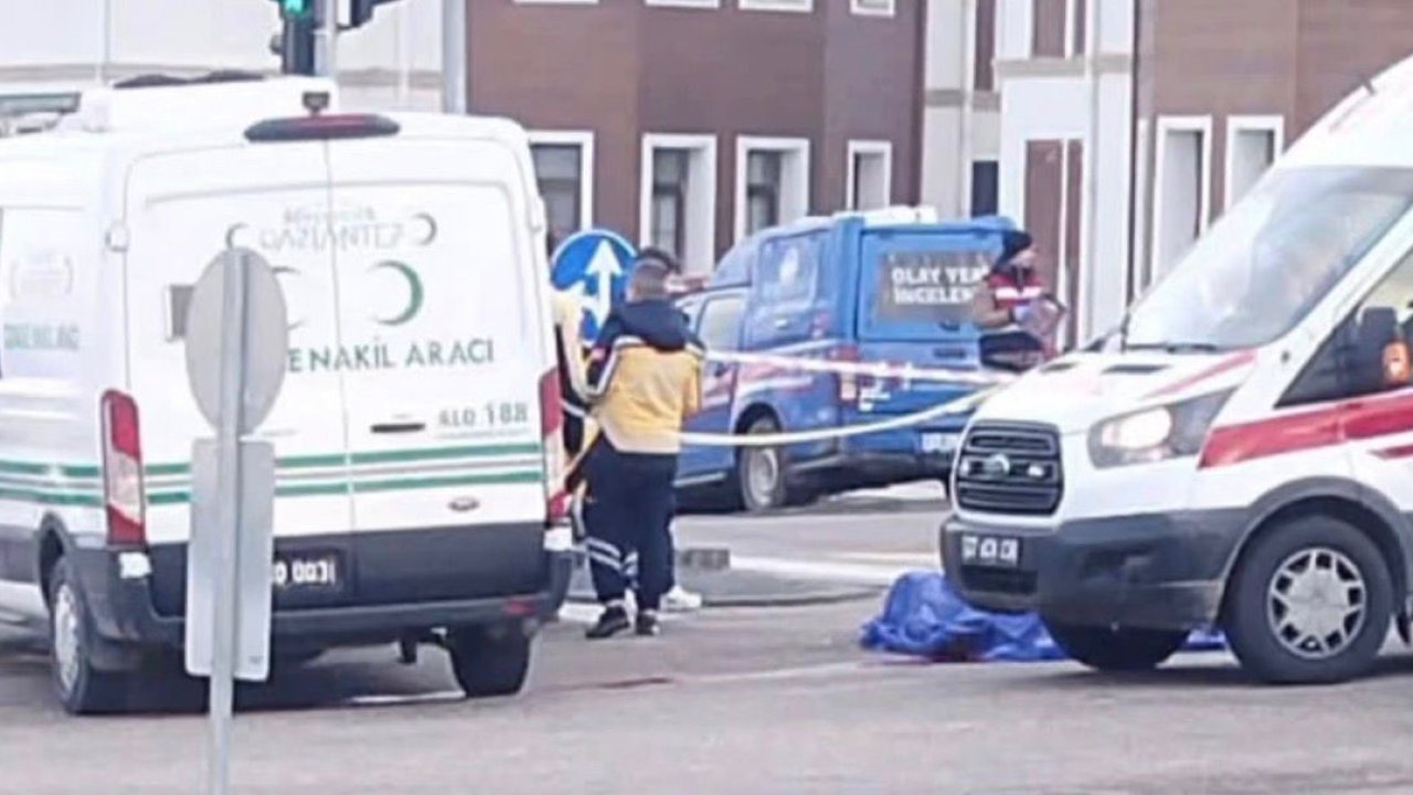 Otomobilin çarptığı motosikletli hayatını kaybetti