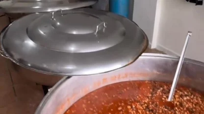 Patnos’ta belediyenin sıcak yemek hizmeti devam ediyor