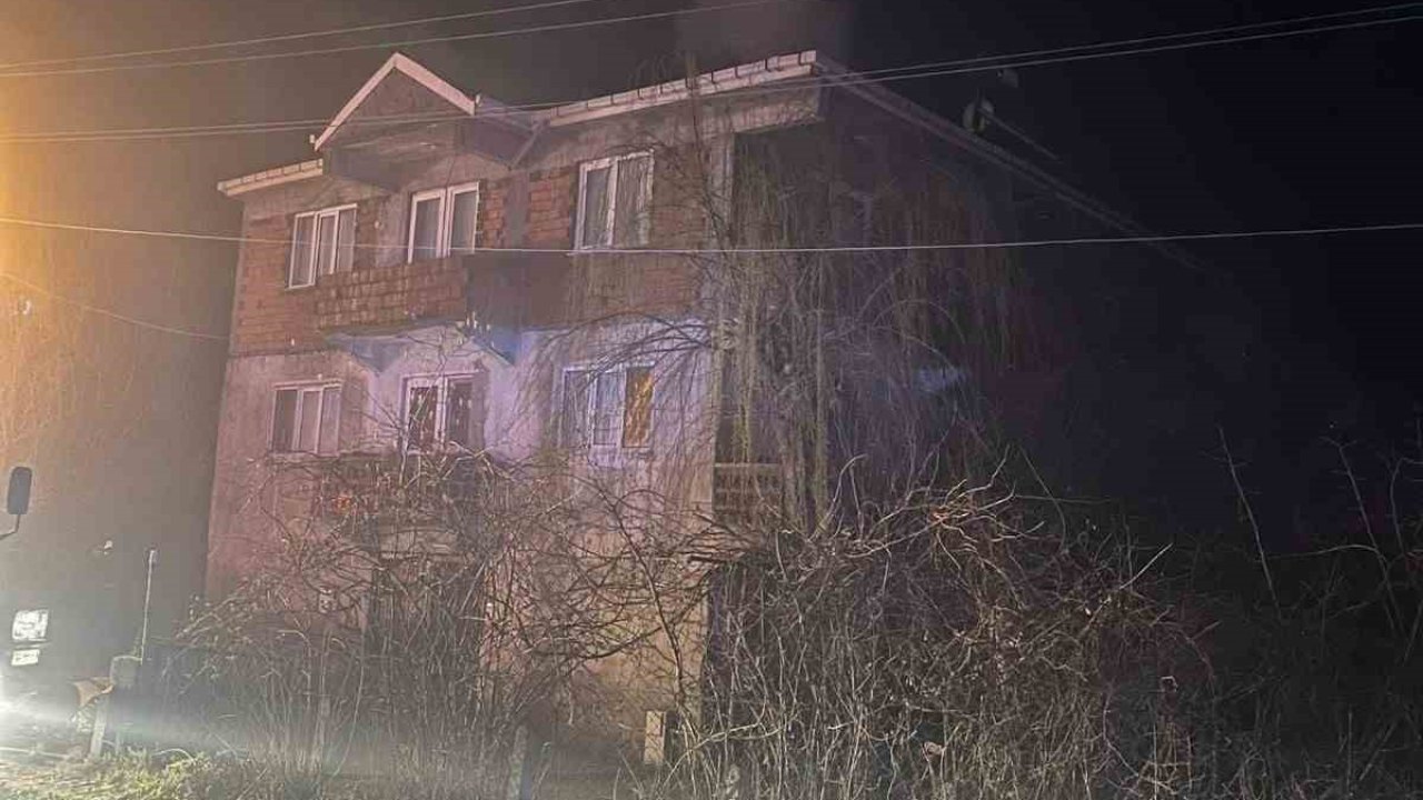 Perşembe’de çatı alevlere teslim oldu