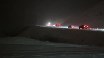 Pervari ve Şirvan’da kar yağışı köy yollarını kapattı, mahsur kalan araçlar kurtarıldı