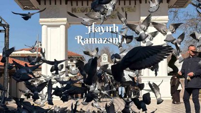 Ramazan ayının ilk cumasında Hacı Bayram Veli Camii doldu taştı