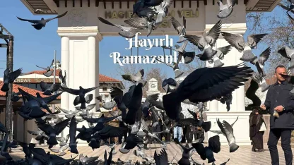 Ramazan ayının ilk cumasında Hacı Bayram Veli Camii doldu taştı