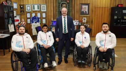 Rektör Hacımüftüoğlu, Milli takıma seçilen özel sporcuları misafir etti