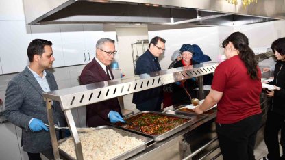 Salihli Kaymakamı Güldoğan, öğrencilerle iftar yaptı