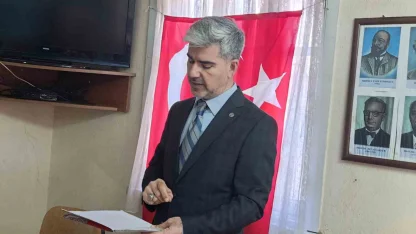 Salihli Türk Ocakları’nda Ednan Aras güven tazeledi