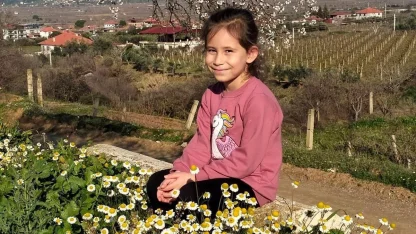 Sarıgöl’de bademler çiçek açtı papatyalar tarlaları süsledi