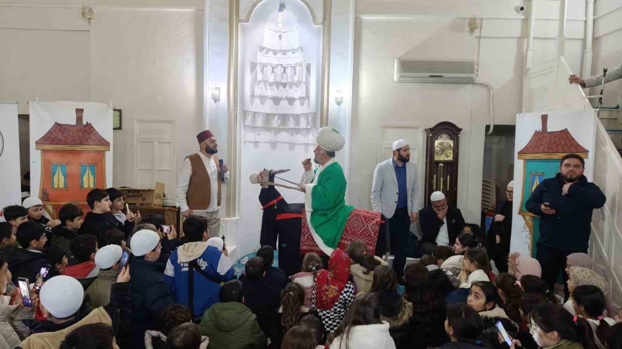 Şehzadeler’de çocuklara özel teravih gecesi