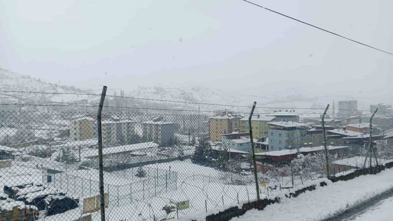 Siirt’te 3 ilçede eğitime kar engeli