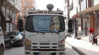 Siirt’te müziği duyan çöpünü çıkartıyor