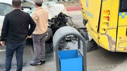 Siirt’te otomobil ile otobüs çarpıştı: 2 yaralı