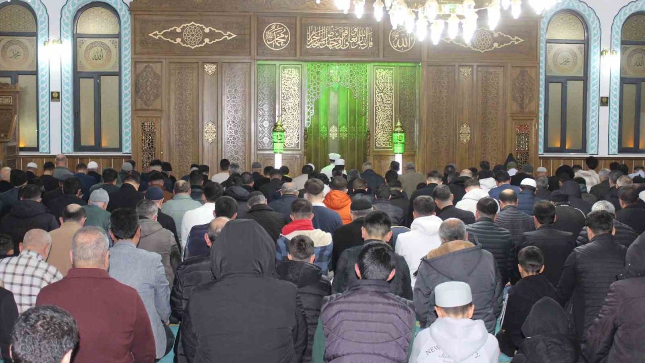 Siirt’te Ramazan ayının ilk teravih namazı kılındı