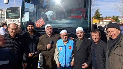 Simav’dan 43 Ramazan ayı umrecisi dualarla uğurlandı