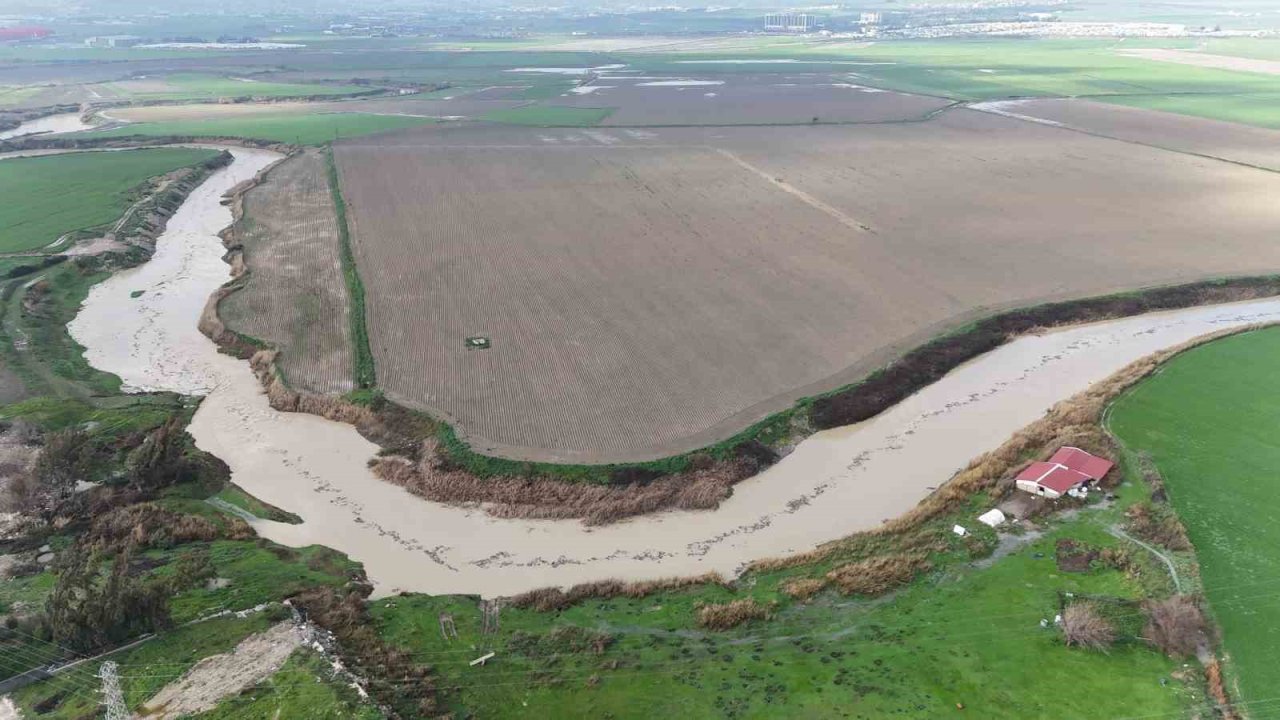 Son 65 yılın en kurak yılıyla yok olma noktasına gelen Asi Nehri’nde yağışlarla birlikte debi yükseldi