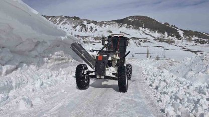 Son yılların en yoğun kar yağışını alan Iğdır’da karla mücadele aralıksız sürüyor