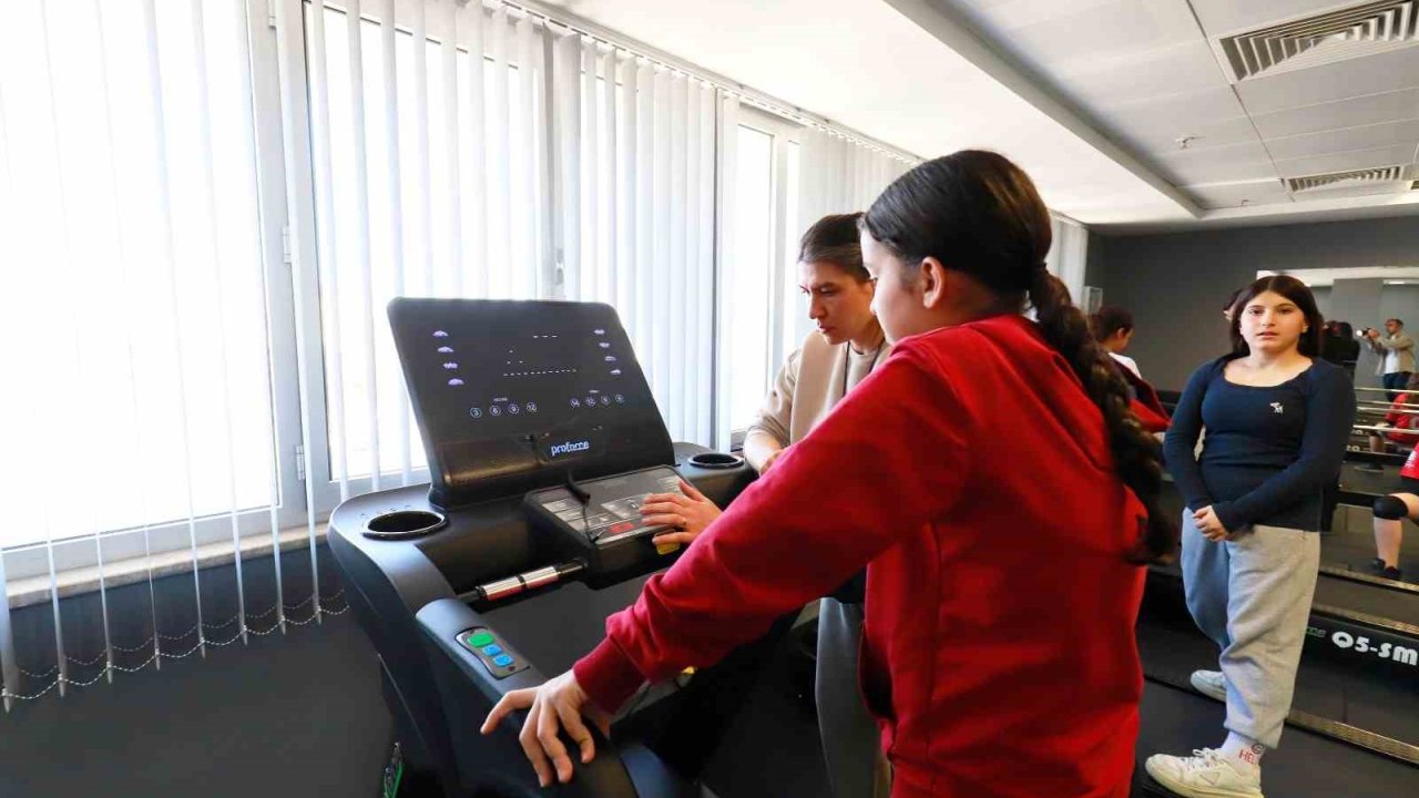 Sporcuların faydalandığı salon yeni ekipmanlarla donatıldı