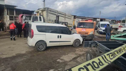 Tamir ettikleri kamyonun kasası üzerlerine düştü: 2 ölü, 1 yaralı