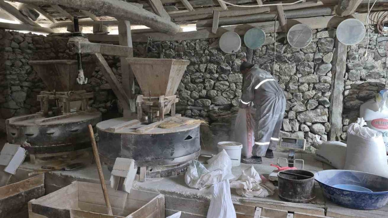 Tarihi değirmen suyun gücüyle 300 yıldır ayakta